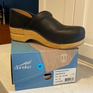 Dansko Professional Clog. Black/Natural. Size 40.